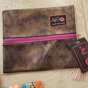 💗 BNWT Makeup Junkie - small